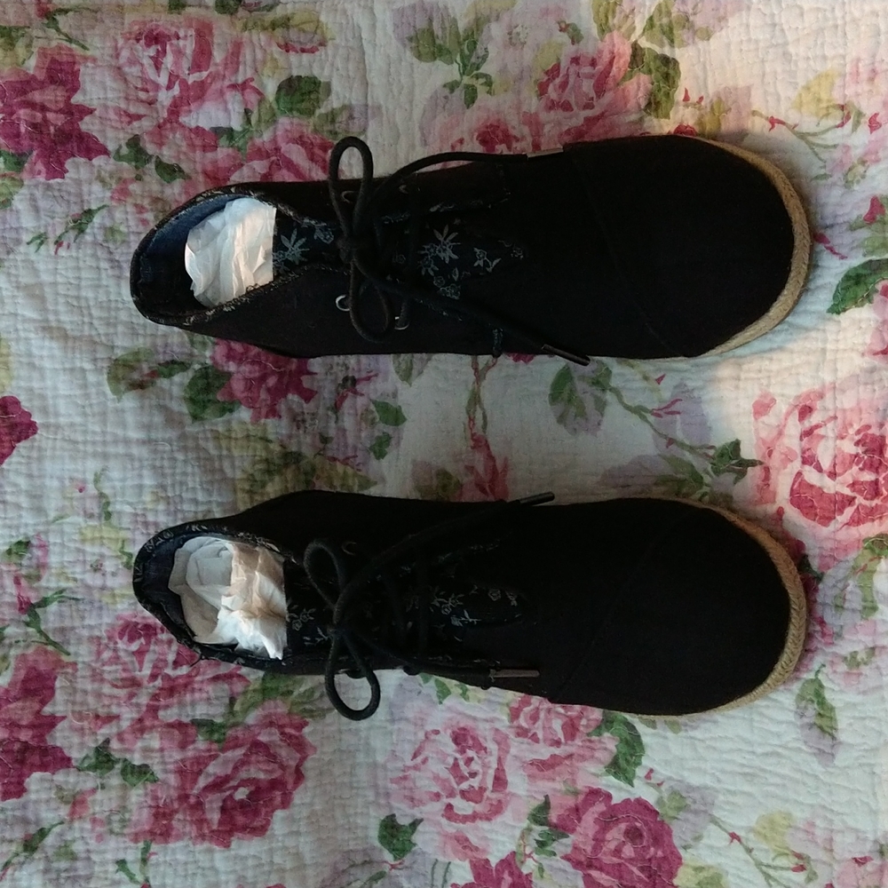 Toms black canvas bootie boots